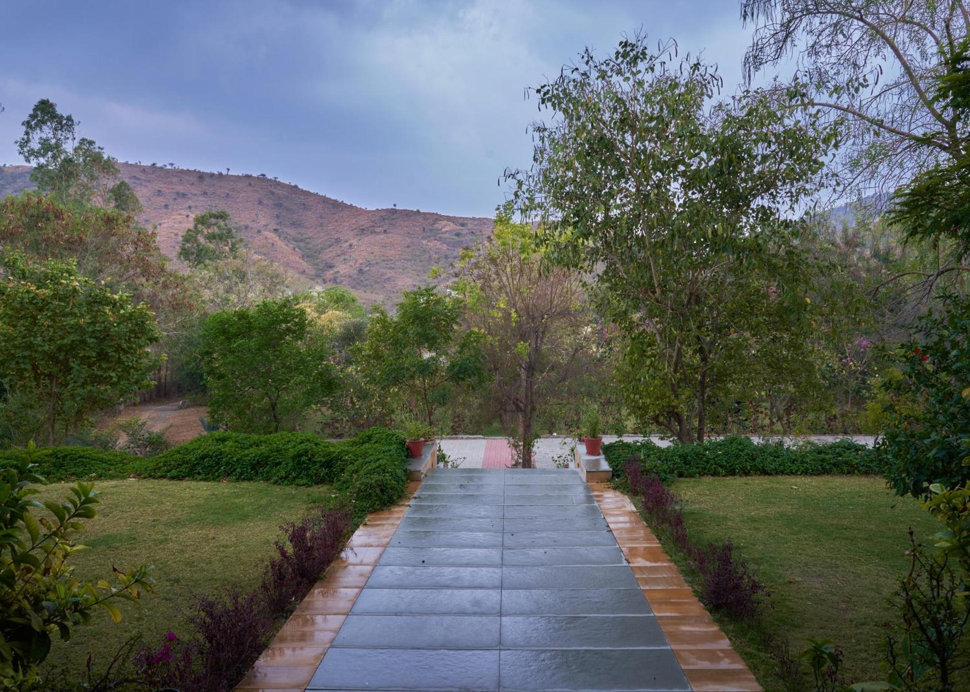 The Hunting Lodge Resort Udaipur - Villas & Pool Dabok Екстериор снимка